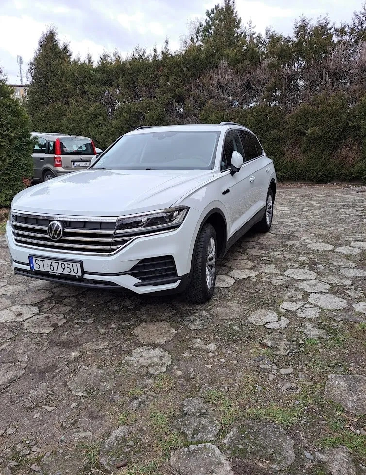 Volkswagen Touareg cena 180000 przebieg: 120000, rok produkcji 2022 z Biała małe 46